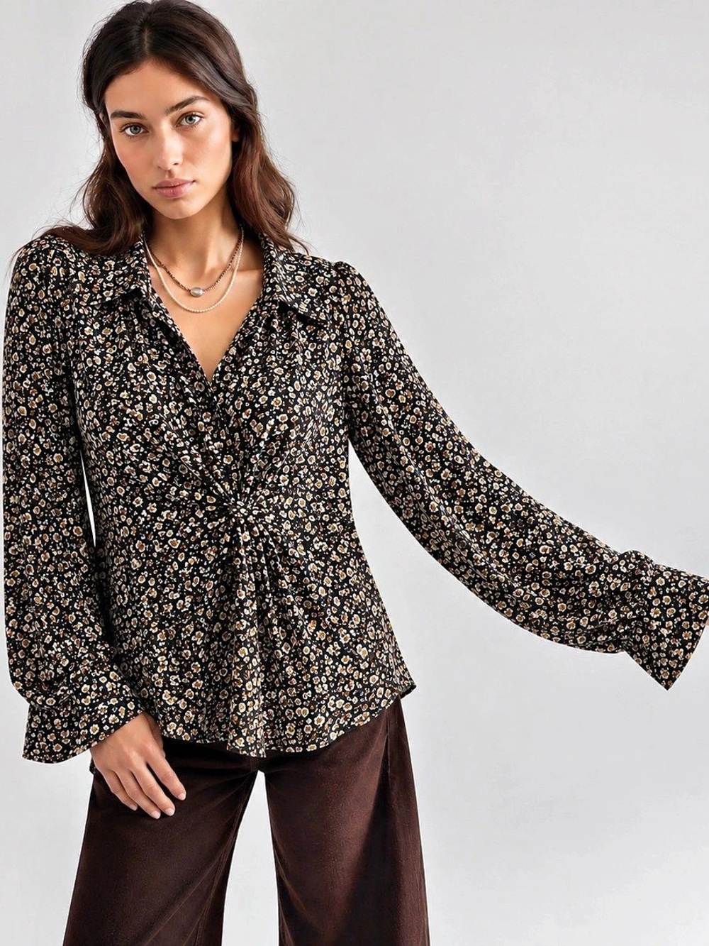 RW&CO Floral Blouse in Black & Gold Size Large Like New
